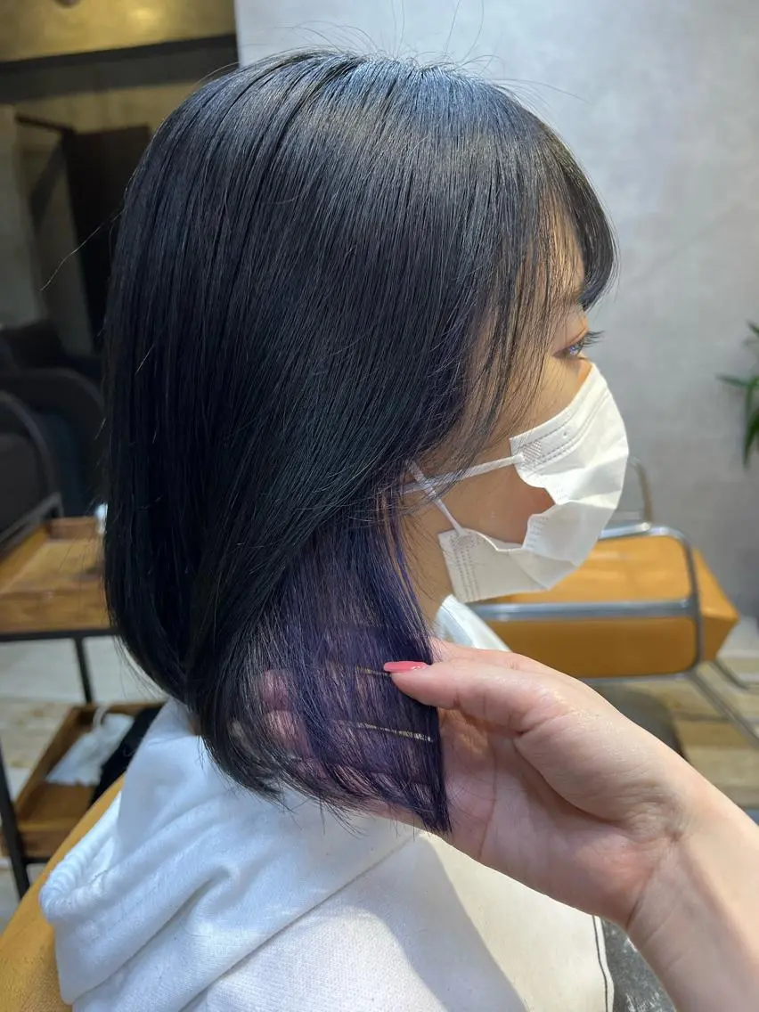 ショート カラー ヘアアレンジ 切りっぱなしボブ 黒髪 ブリーチ ブルーカラー ブルーパープル カット ヘアカラー トリートメント サナ🌱 切りっぱなしボブのヘアスタイル