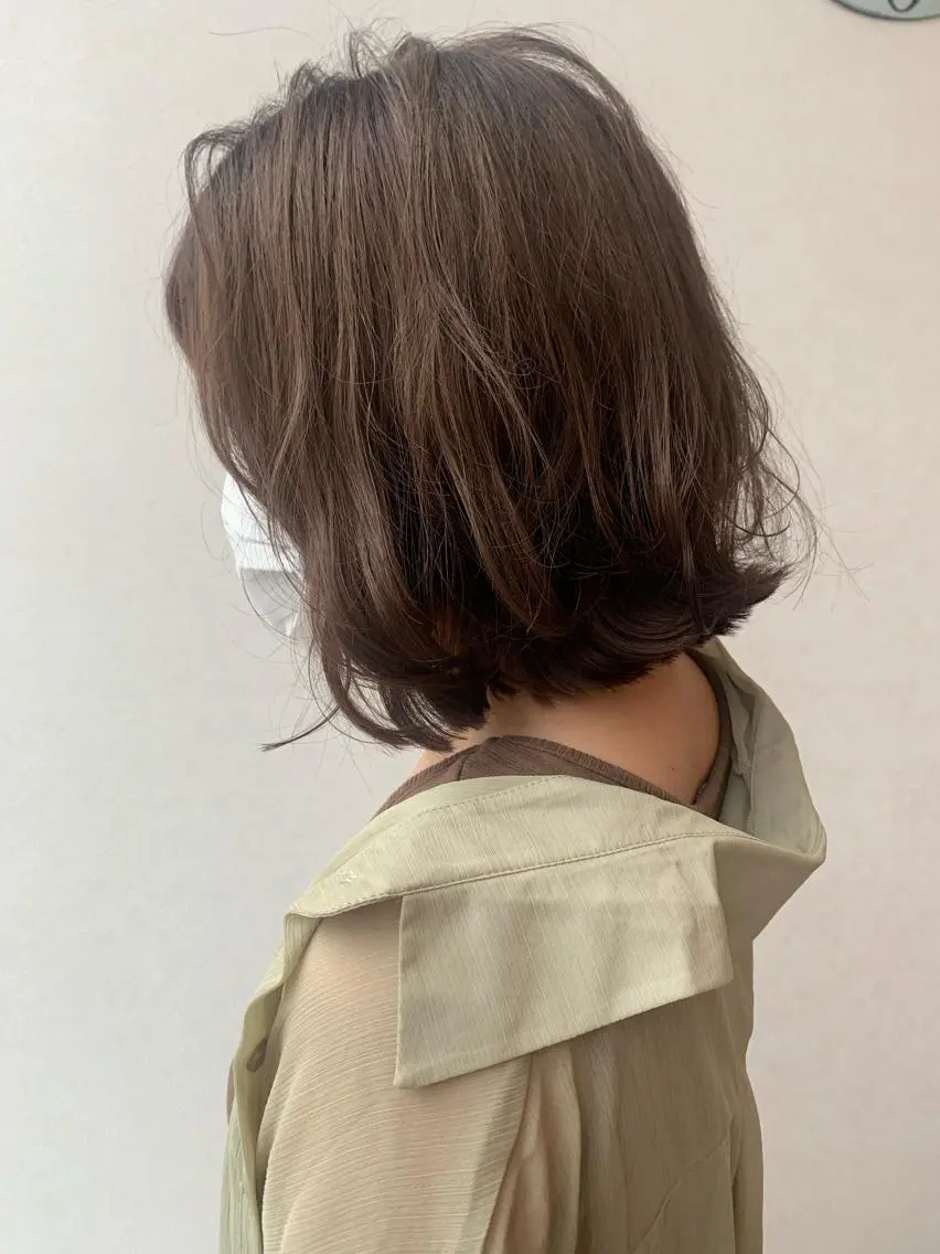 ミディアム カラー ベージュカラー フォギーベージュ カット ヘアカラー 透明感♡︎♡︎ 佐々木早苗のヘアスタイル