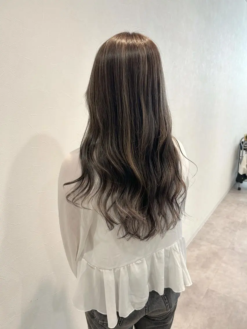 ロング カラー アッシュ アッシュグレー アッシュグレージュ バレイヤージュ ベージュカラー ヘアカラー ボブ/ハイトーン 福生Radix 下田のヘアスタイル