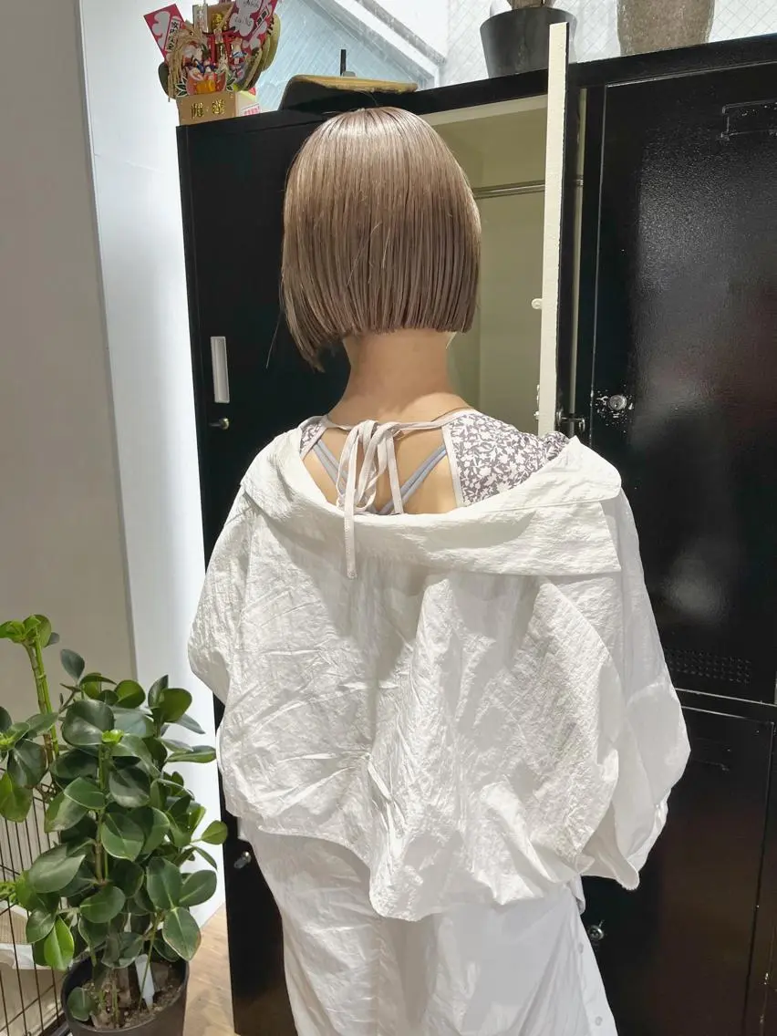 ショート カラー ベージュカラー ハイトーンカラー ミルクティーベージュ ボブ カット ヘアカラー トリートメント ミルクティーベージュ ブリーチ 店長 清水のヘアスタイル