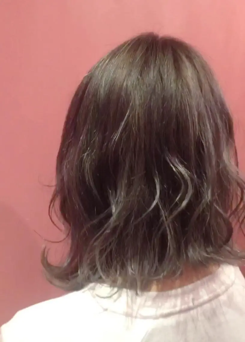 ミディアム カラー グレージュ ラベンダーカラー ラベンダーグレージュ ラベンダーグレー 櫻井 愛弓のヘアスタイル