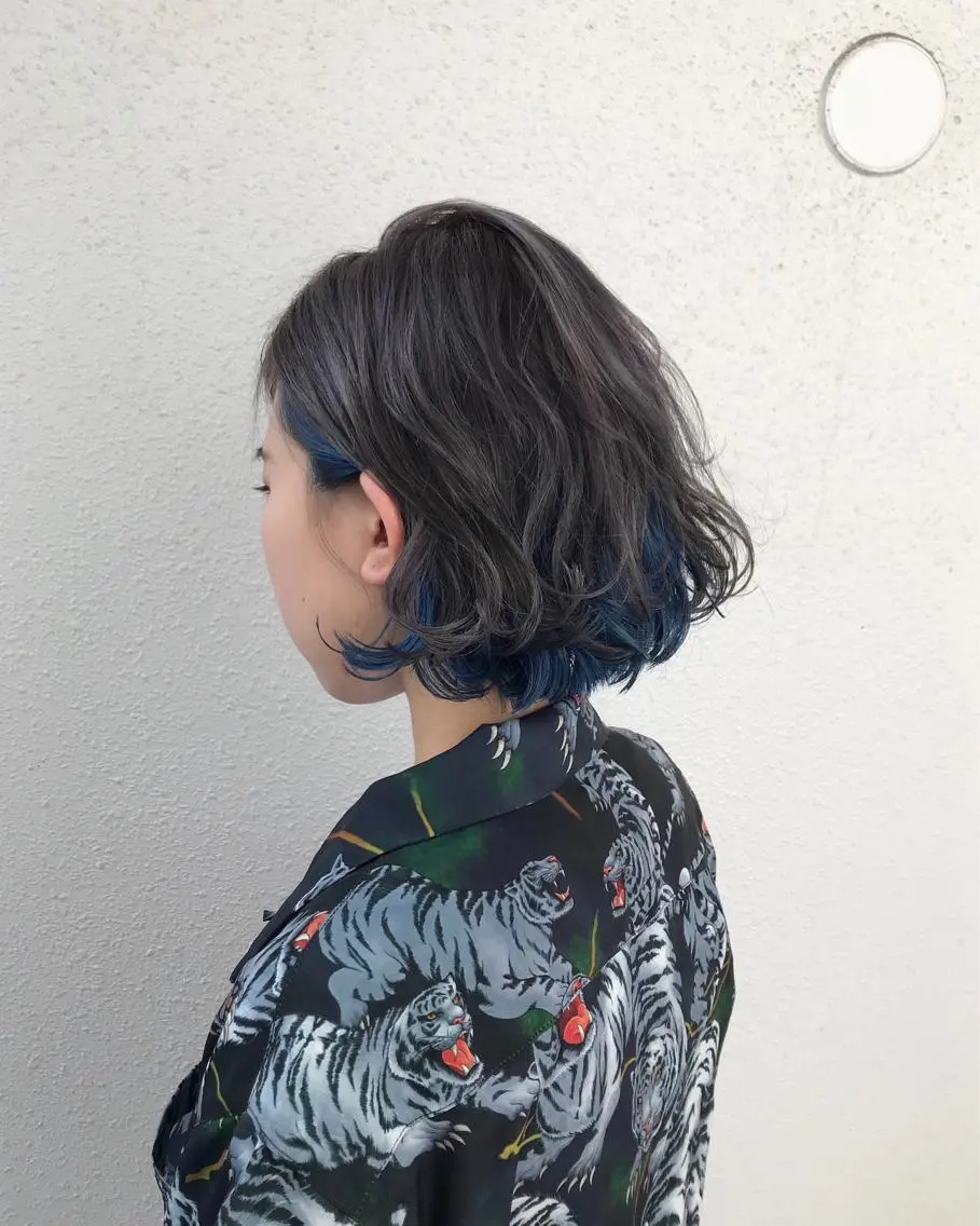 ショート カラー ブリーチ ブルーカラー インナーカラー/天神 ブリーチ/吉田のヘアスタイル
