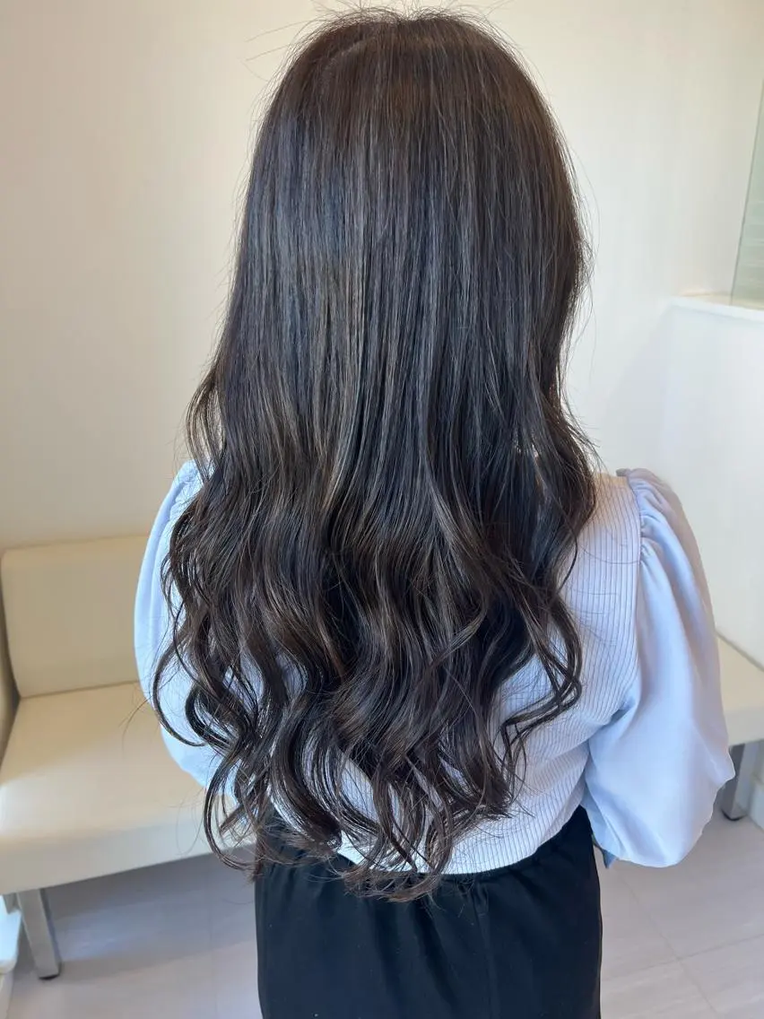 ロング カラー ヘアカラー 下岡 奈津美のヘアスタイル