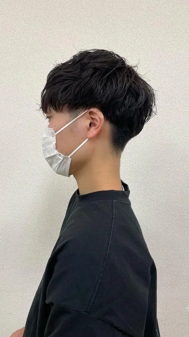 パーマ メンズ センターパート カルマパーマ メンズ韓国風 メンズパーマ メンズショート もりたみかこ 美容師お休み中のヘアスタイル