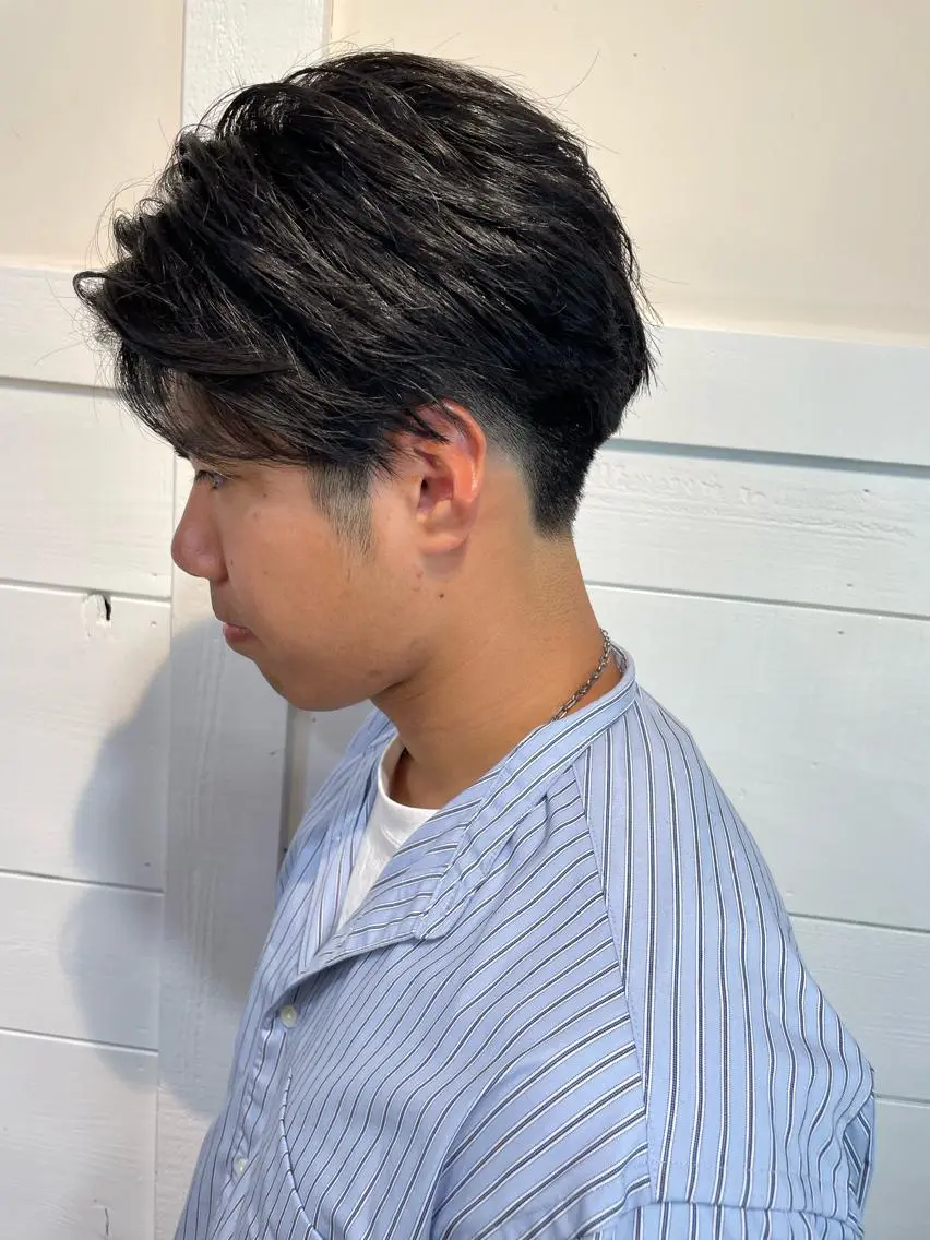 メンズ センターパート カット 足立 悠輔のヘアスタイル