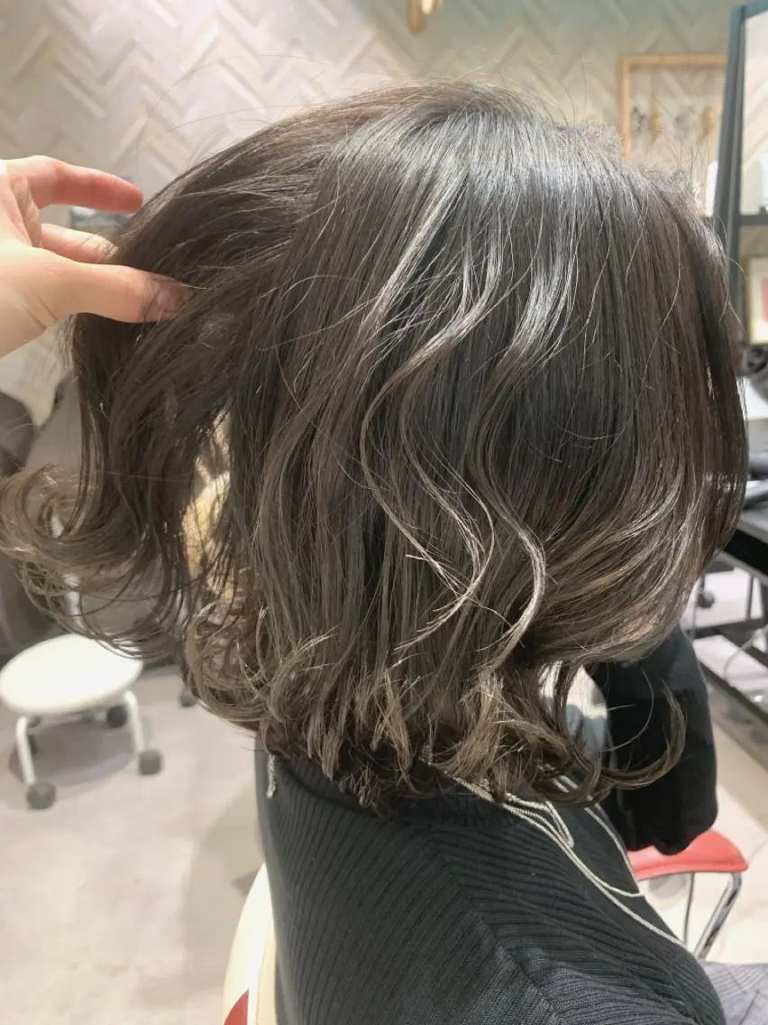 ミディアム カラー ヘアアレンジ ベージュカラー 🇺🇸龍ヶ崎ブリ ーチカラー🌴政野のヘアスタイル