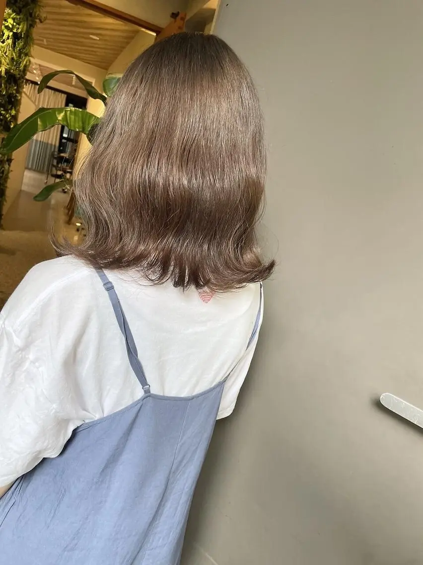 ミディアム カラー ベージュカラー ブリーチ ブリーチなしカラー オリーブベージュ 髪質改善 カット ヘアカラー トリートメント TIGRE tenjinのヘアスタイル