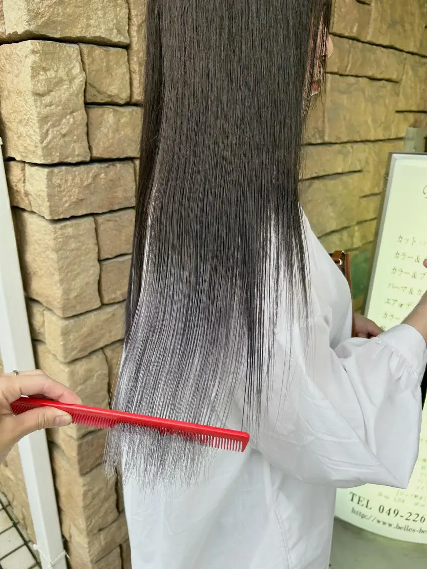ロング カラー ブリーチ グラデーションカラー シルバー 板倉 花連 💌リピーター様へ↓のヘアスタイル