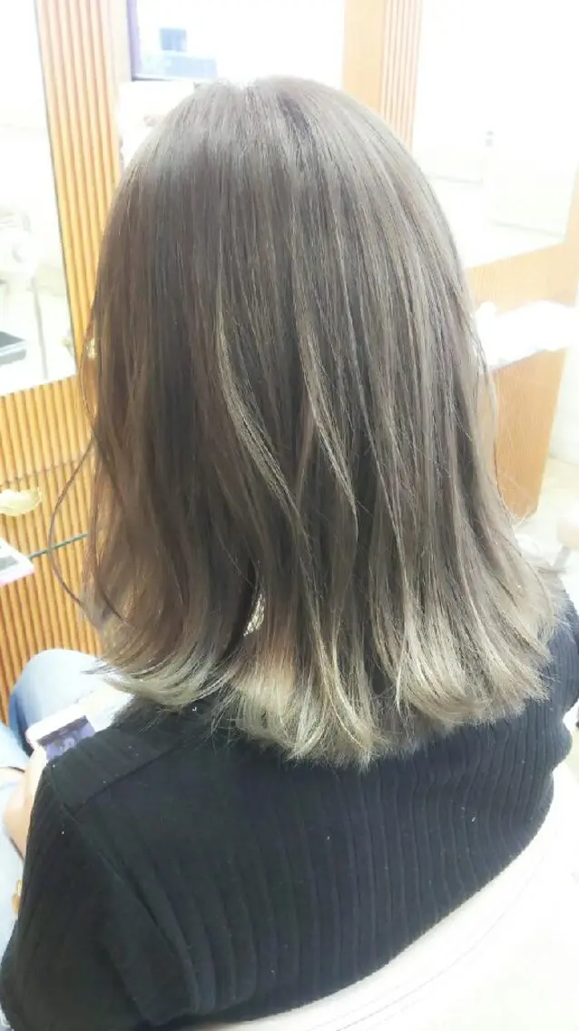 ミディアム カラー ハイライトカラー ハイライト 外ハネヘア 脇田 雄大のヘアスタイル