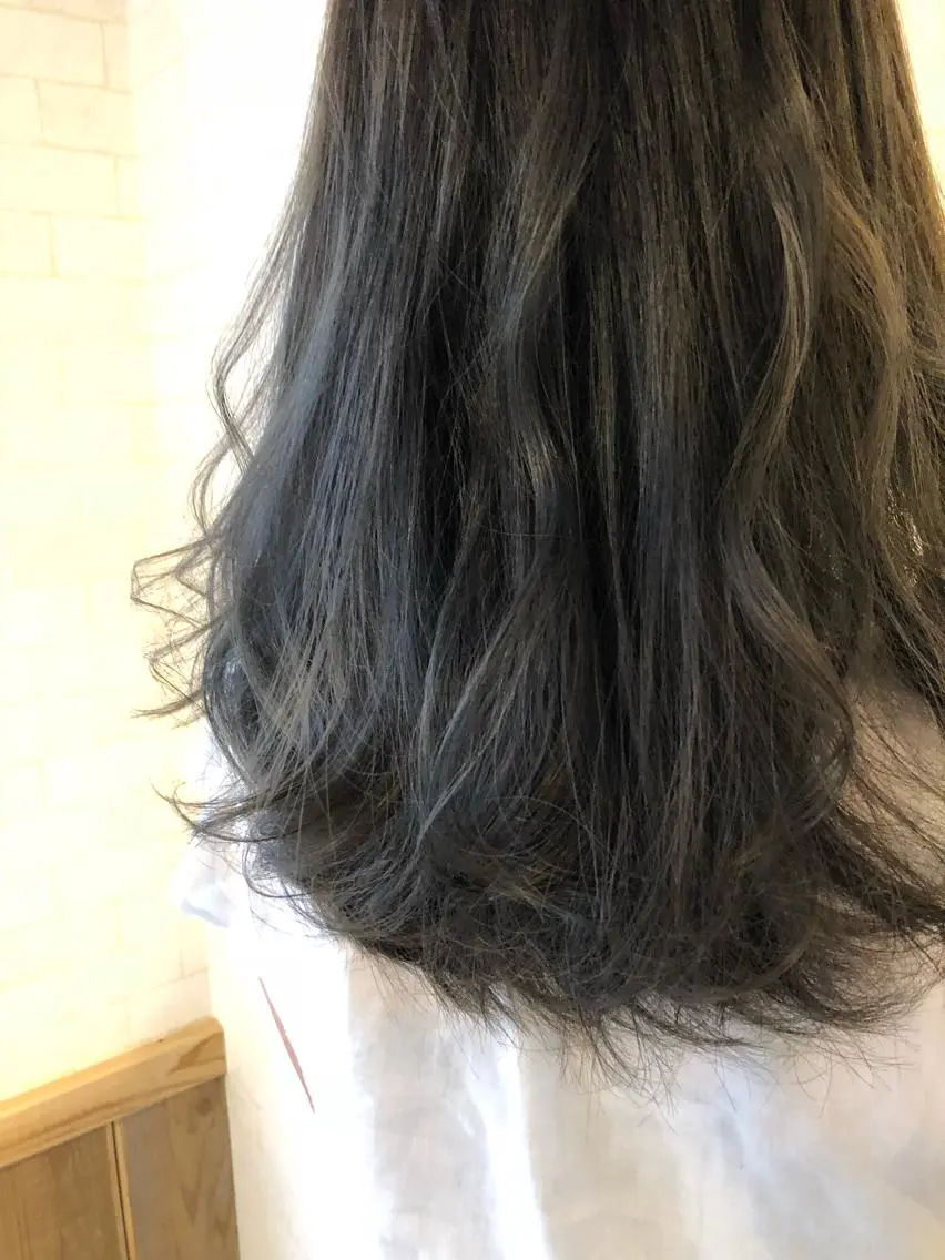 ロング カラー バレイヤージュ 透明感カラー グラデーションカラー グレージュ レイヤーカット 舘野 太嘉宏のヘアスタイル