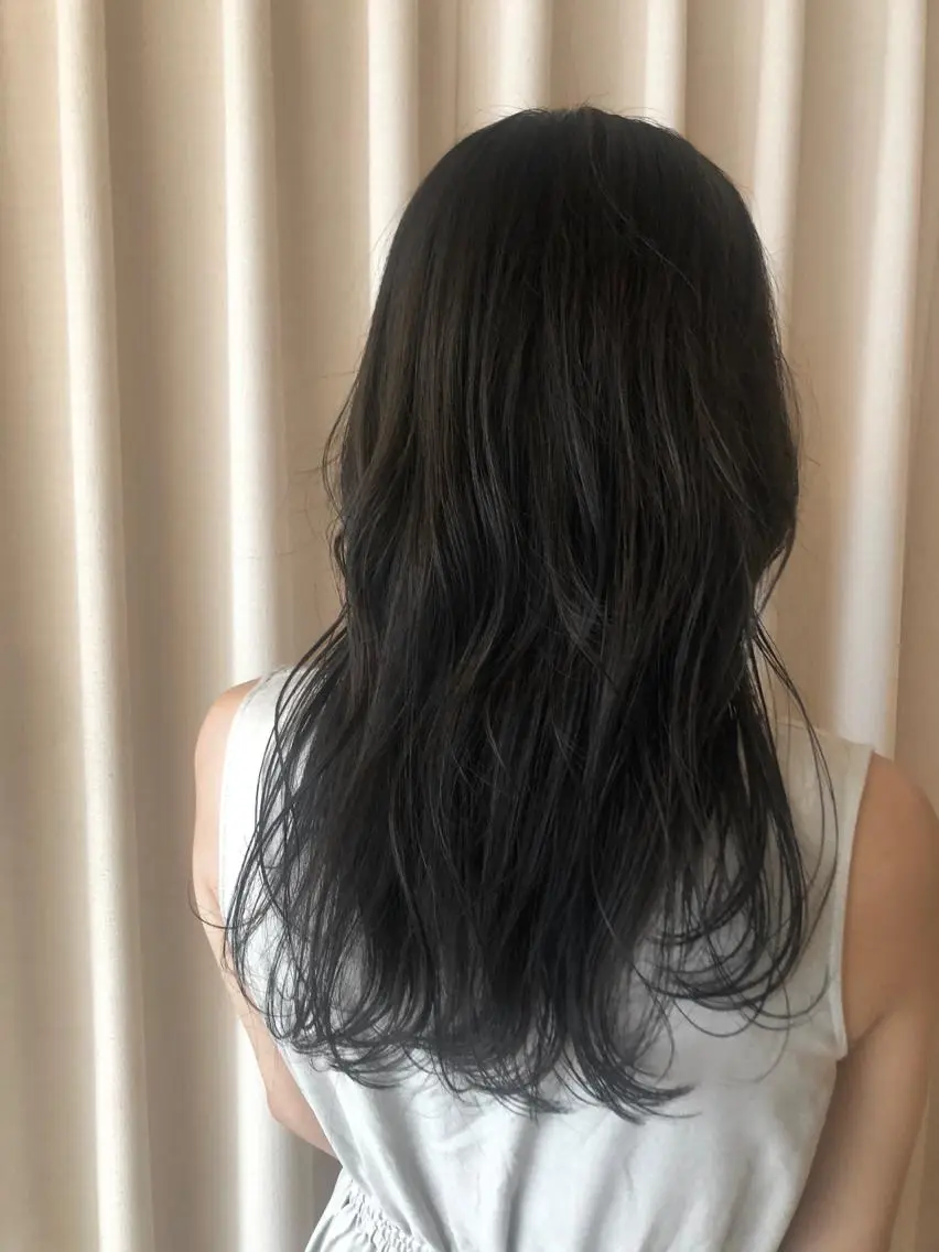 ロング カラー 吉田 美優のヘアスタイル