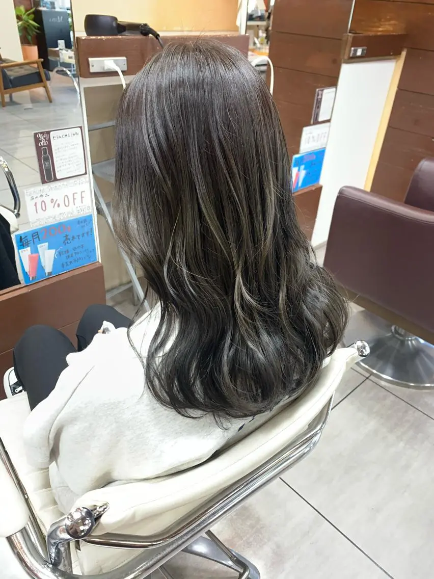 セミロング カット パーマ トリートメント レイヤー/艶髪カラー 森本くるみのヘアスタイル