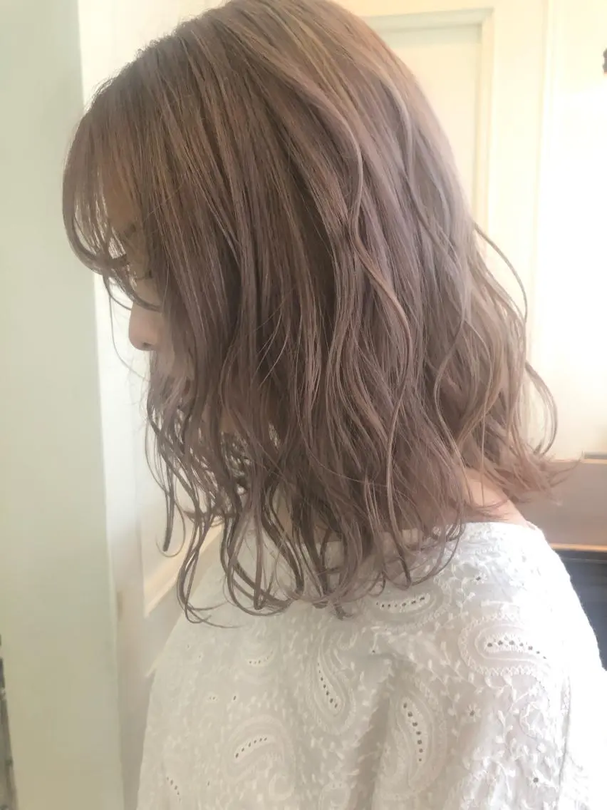 ミディアム カラー 大人girly🛋️ 🤍yukakoのヘアスタイル