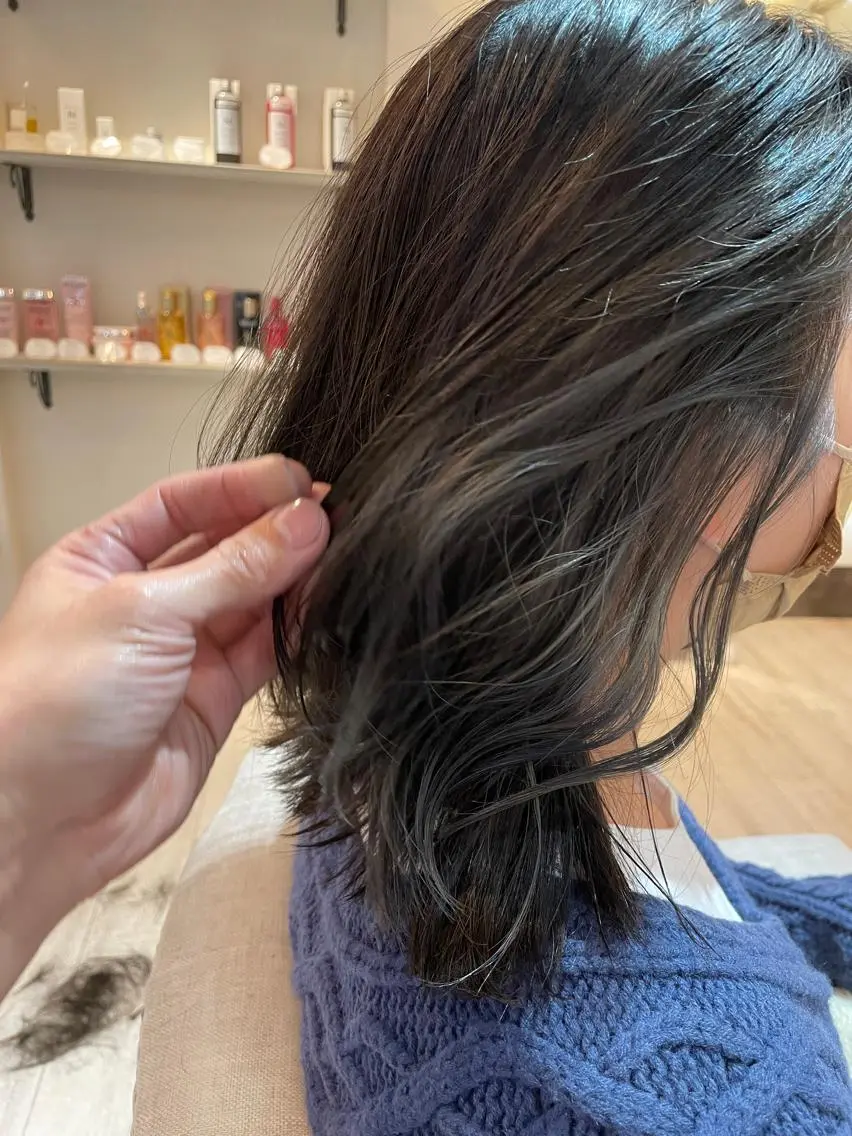 ミディアム カット ヘアカラー トリートメント HATSUMEI 勅使瓦 祥のヘアスタイル