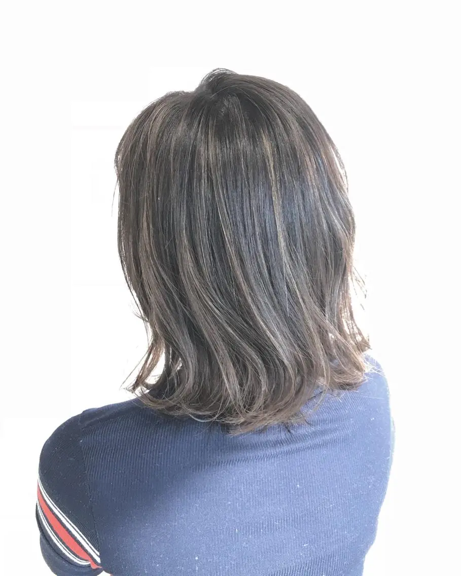 ミディアム カラー 黒髪 ブルーカラー ブルーブラック ハイライトカラー ハイライト ヘアカラー Miru by INCE HAIRのヘアスタイル