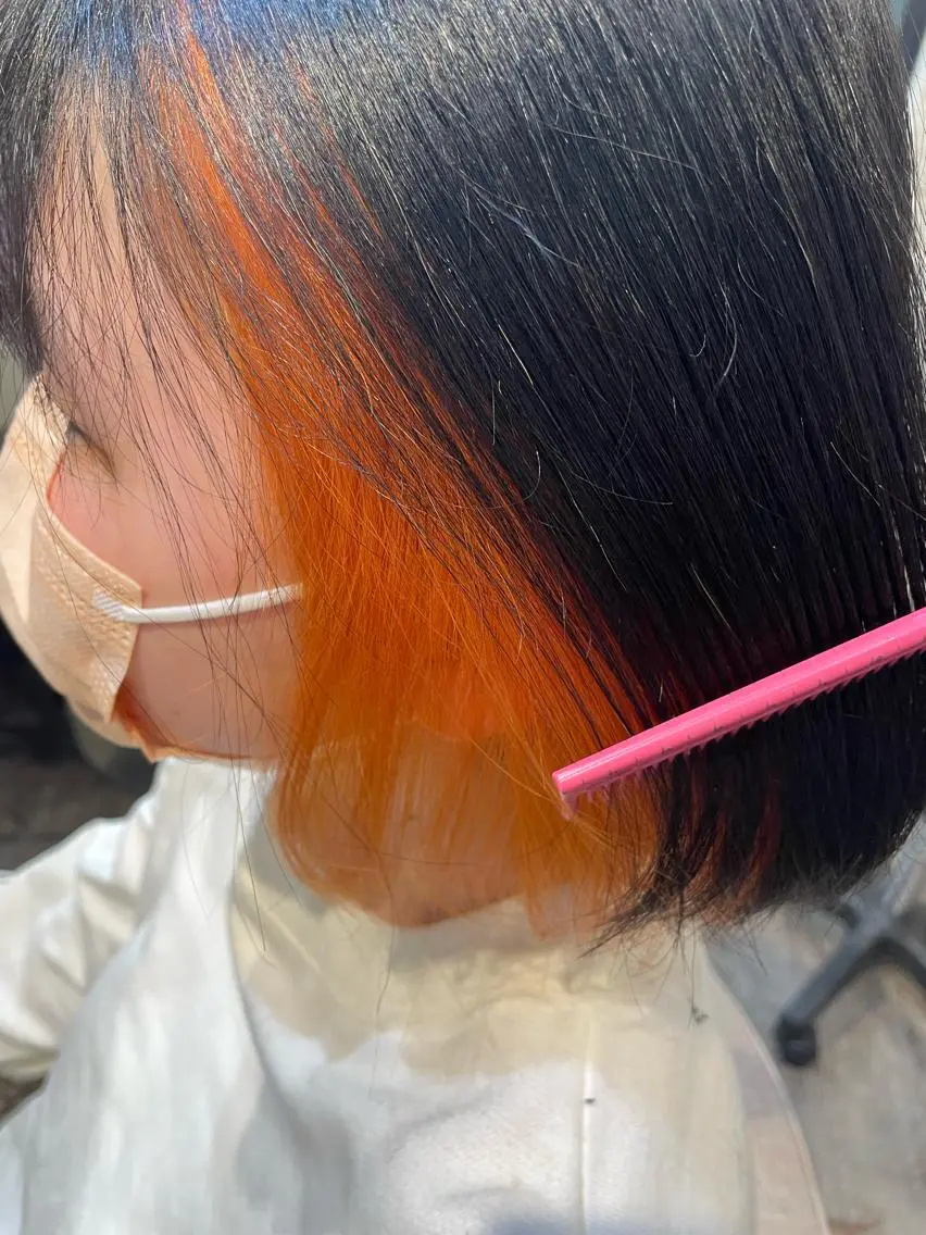 カラー ブリーチ イヤリングカラー オレンジ 渡邉 瑠奈のヘアスタイル