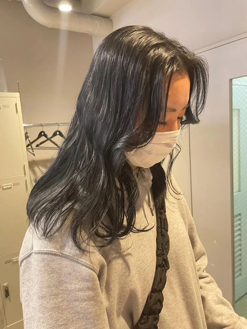 ロング カラー 抜け感レイヤー︴ ニュアンスカラーのヘアスタイル