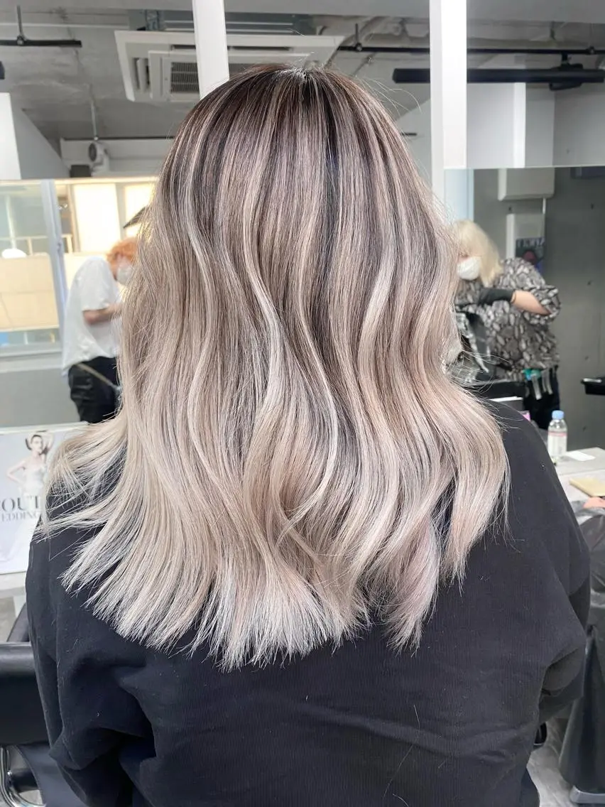カラー 草島 友樹のヘアスタイル