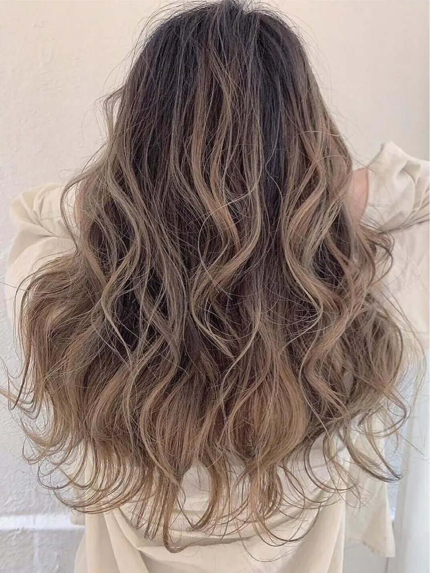 ミディアム レイヤーカット 川田くるみのヘアスタイル