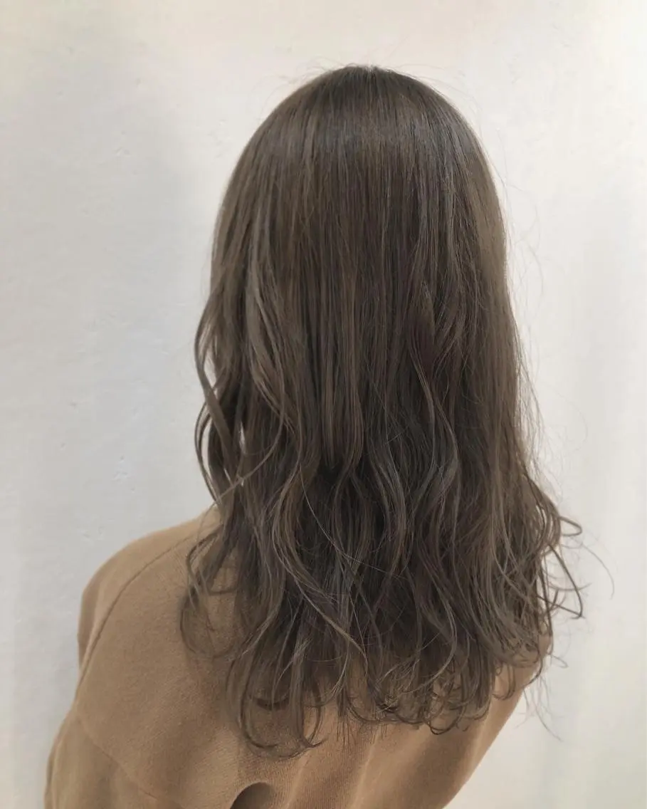 セミロング カラー アディクシーカラー ベージュカラー カット ニュアンスカラー🫧 加納のヘアスタイル