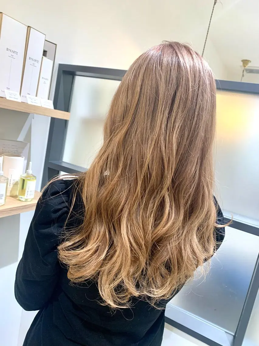 ロング カラー カット ヘアカラー トリートメント 鍵山 千秋のヘアスタイル