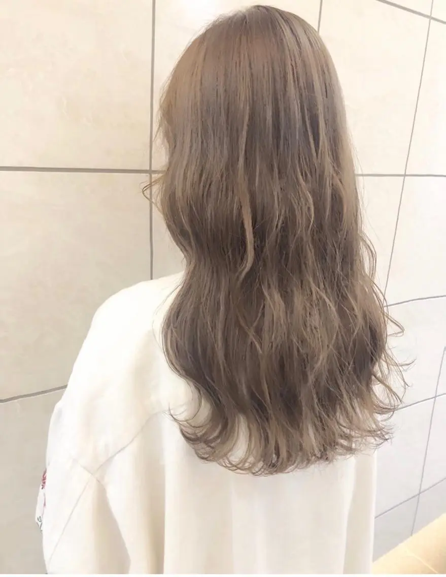ロング アッシュ ヘアカラー トリートメント 髪質改善 縮毛の達人 矢井由真のヘアスタイル