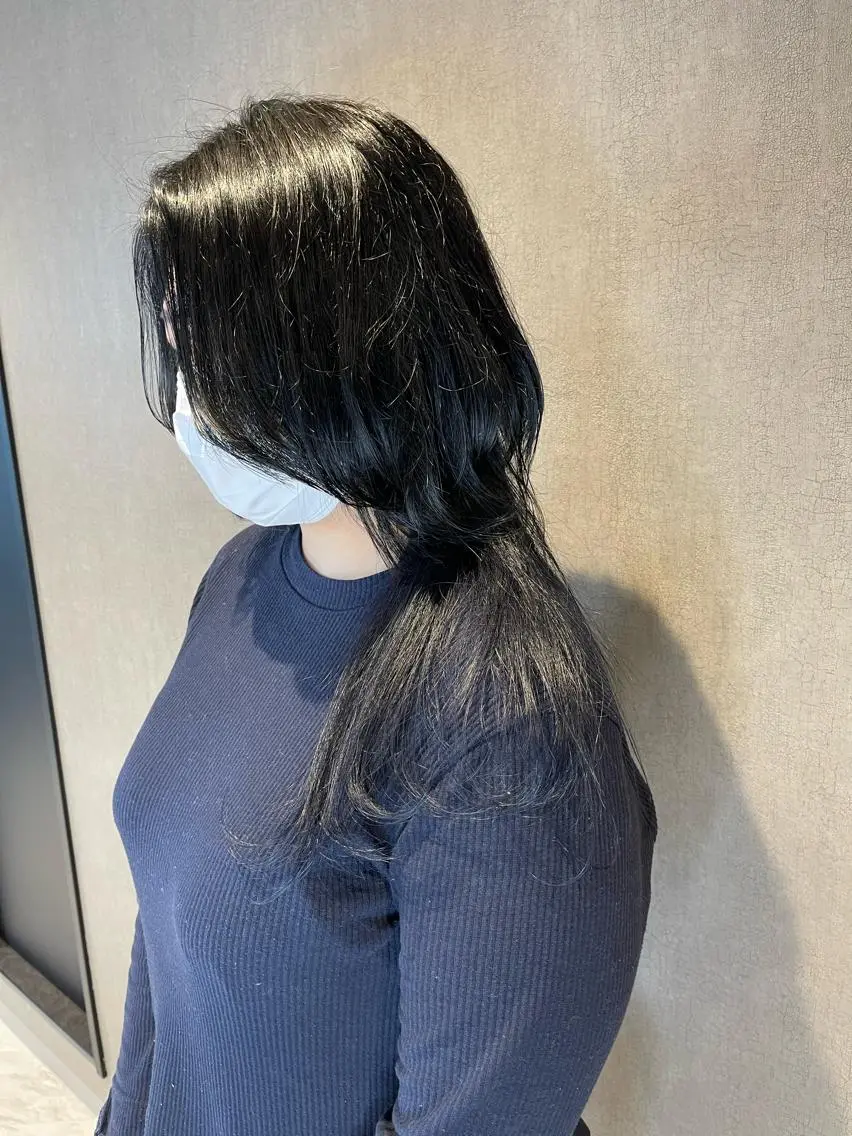 セミロング カラー ブルーカラー グラデーションカラー ウルフカット カット ヘアカラー 高品質シールエクステ /艶髪/HIROのヘアスタイル