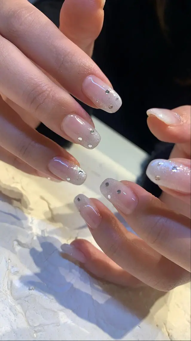 ネイル グラデーション ホワイト ハンドネイル nail* runa🌻のネイルデザイン