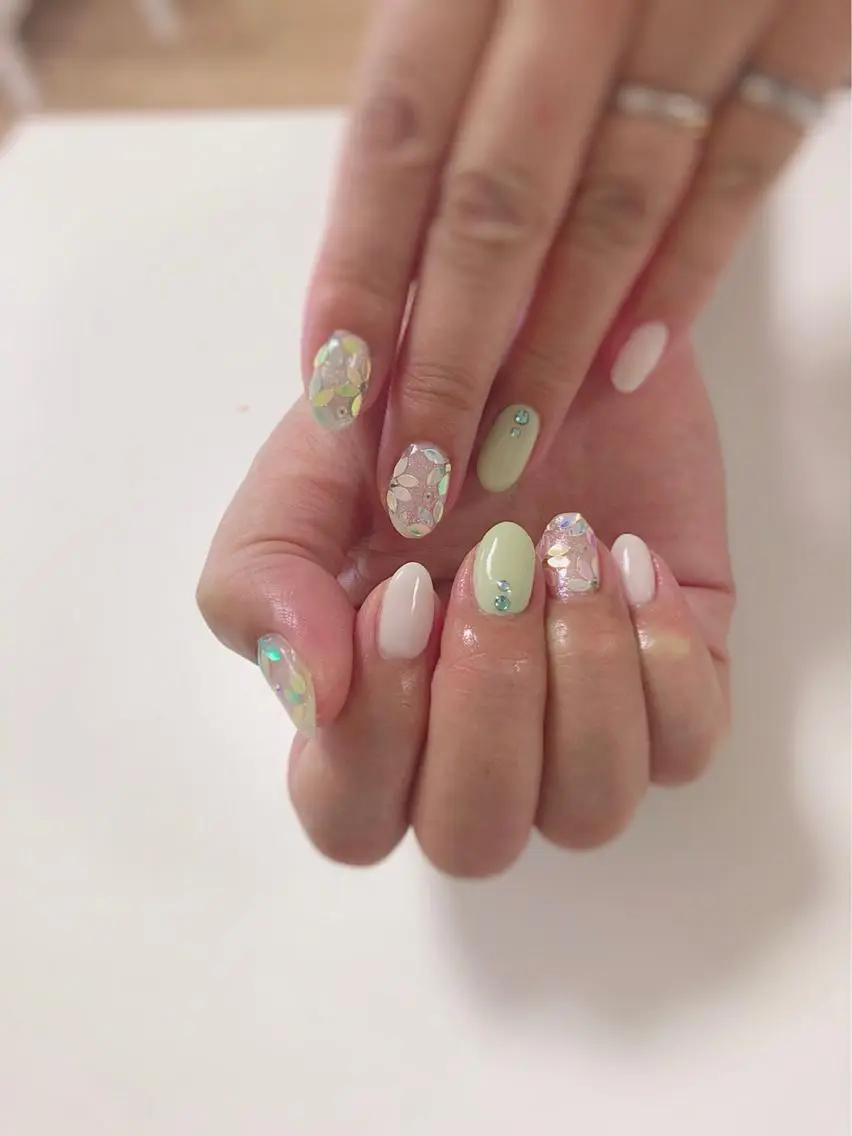 ネイル アートネイル 長さ出し フットネイル グリーン ニュアンスネイル Lily Roseスタッフ一同のマツエク・マツパデザイン