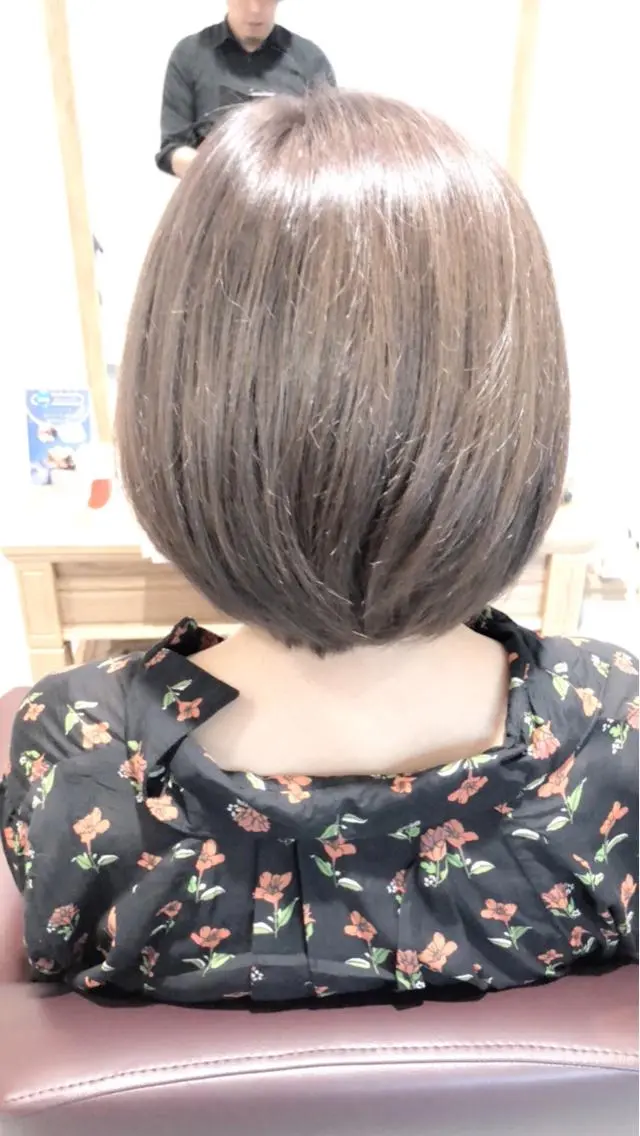 ショート カラー アディクシーカラー アッシュ シルバー レイヤー/ウルフ ハイトーンhiroのヘアスタイル