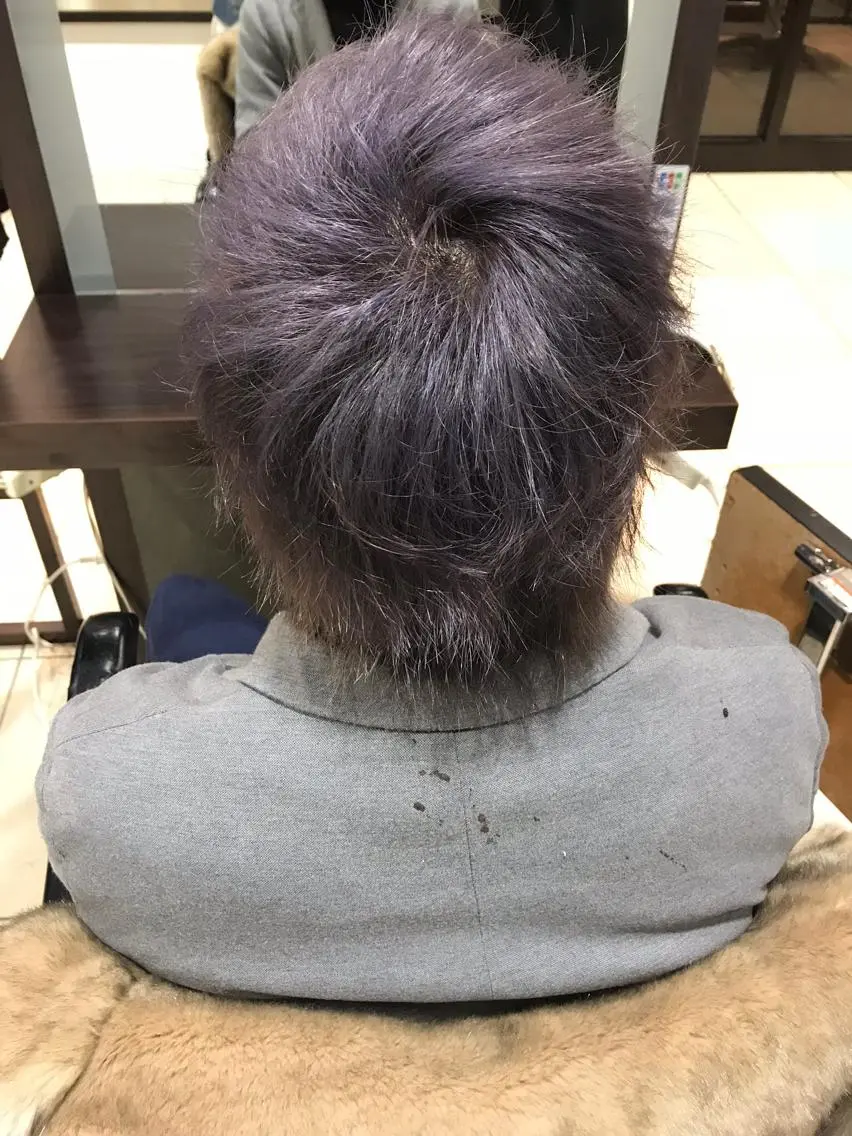 カラー メンズ アッシュ バイオレットカラー OPERA 赤塚のヘアスタイル