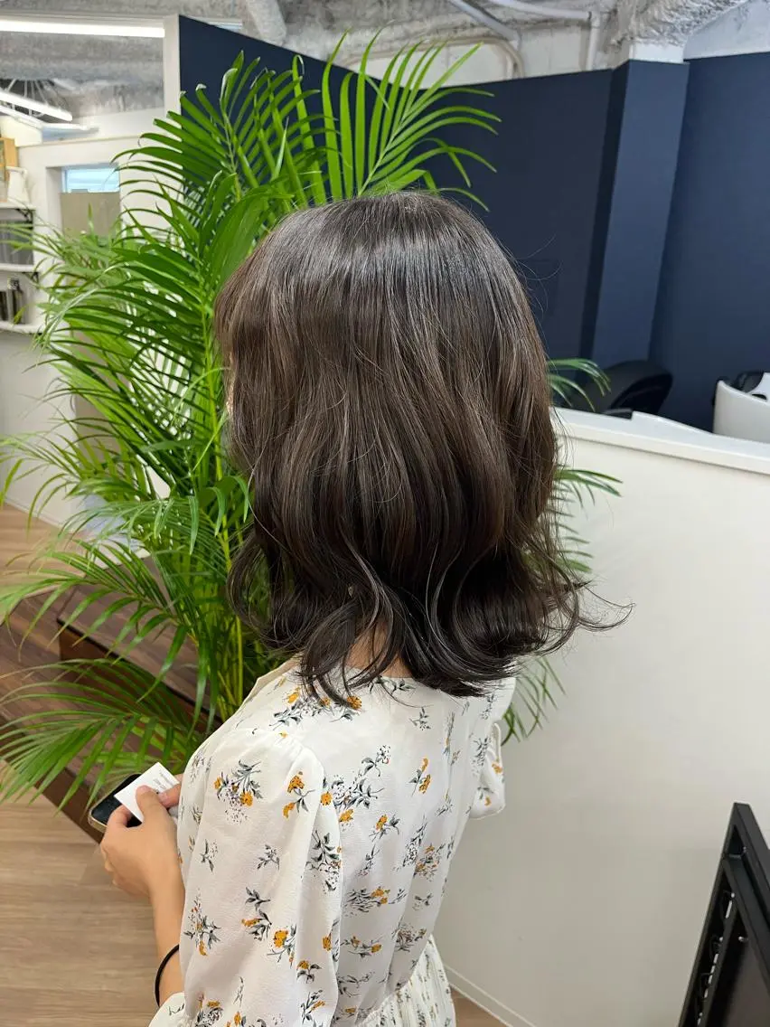 ミディアム カラー パーマ ヘアアレンジ メンズ キッズ ネイル ミディアムレイヤー メンズバレイヤージュ メンズブリーチ メンズハイライト メンズインナーカラー HIROKO / 透明感暖色カラー🎀のヘアスタイル