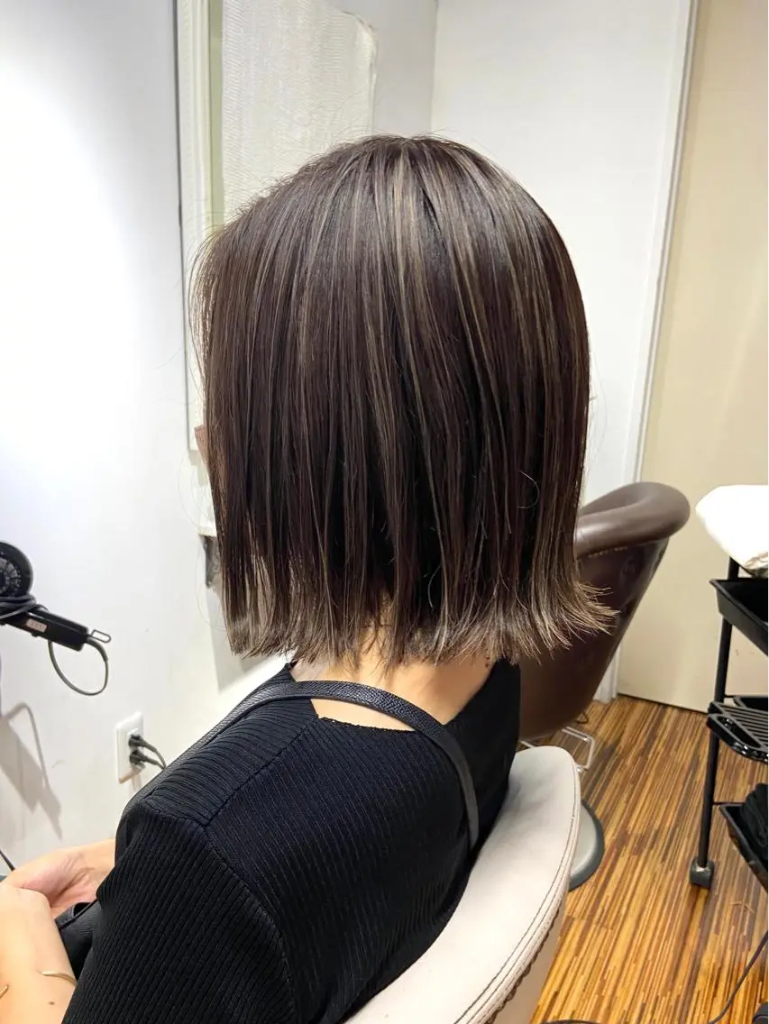 ショート カラー 切りっぱなしボブ ハイライトカラー ボブ ハイライト レイヤーカット ヘアカラー トリートメント 二児のパパで店長な 戸田健治のヘアスタイル