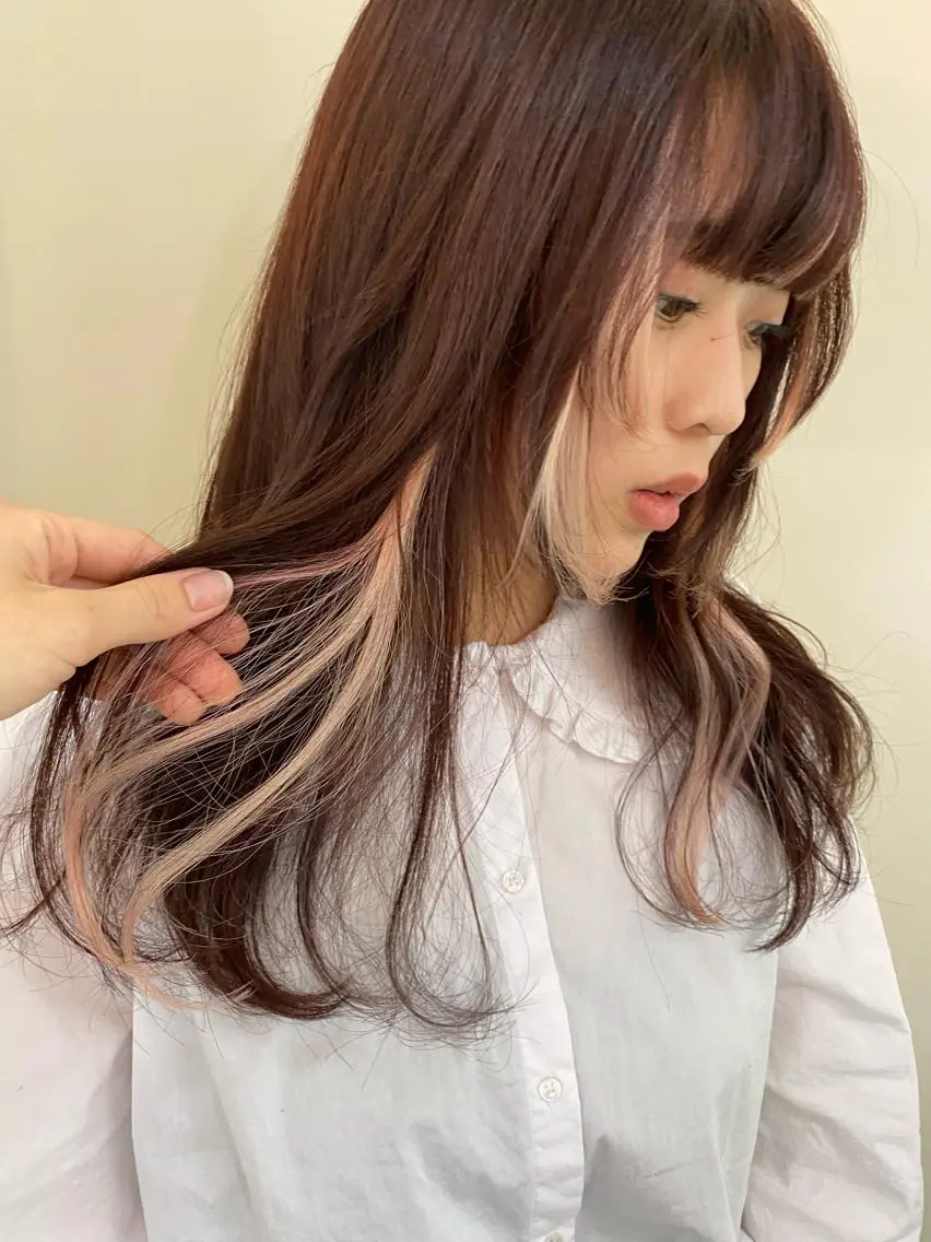 ロング カラー デザインカラー インナーカラー エクステ 顔まわりレイヤー 姫カット エクステ ハイトーン 💭黒崎ハルカのヘアスタイル