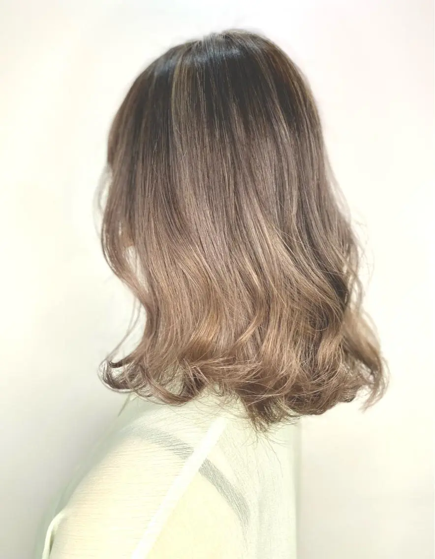 セミロング カラー バレイヤージュ ブリーチ ケアブリーチ 透明感カラー グラデーションカラー カット ヘアカラー トリートメント opus 店長大和 レイヤー/赤み消しのヘアスタイル