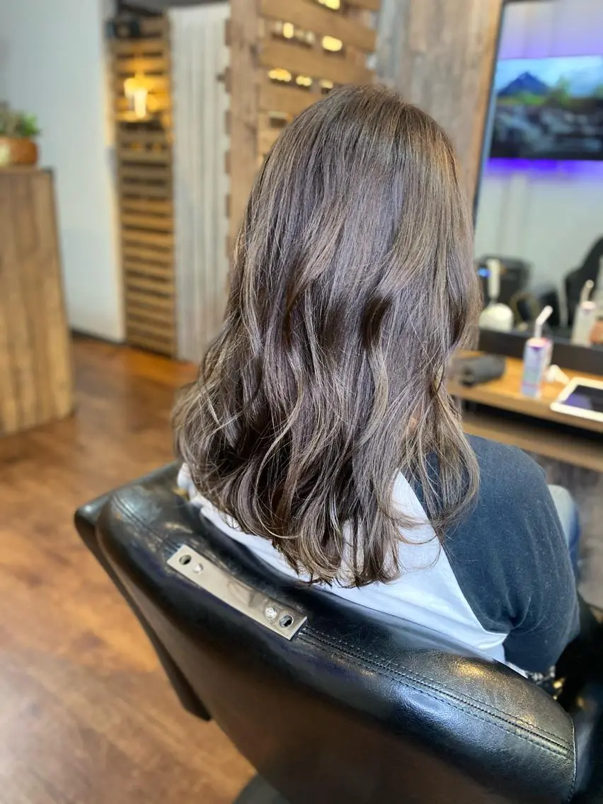 セミロング カラー ヘアアレンジ ブリーチ Luzir⭐︎ GEN⭐︎のヘアスタイル