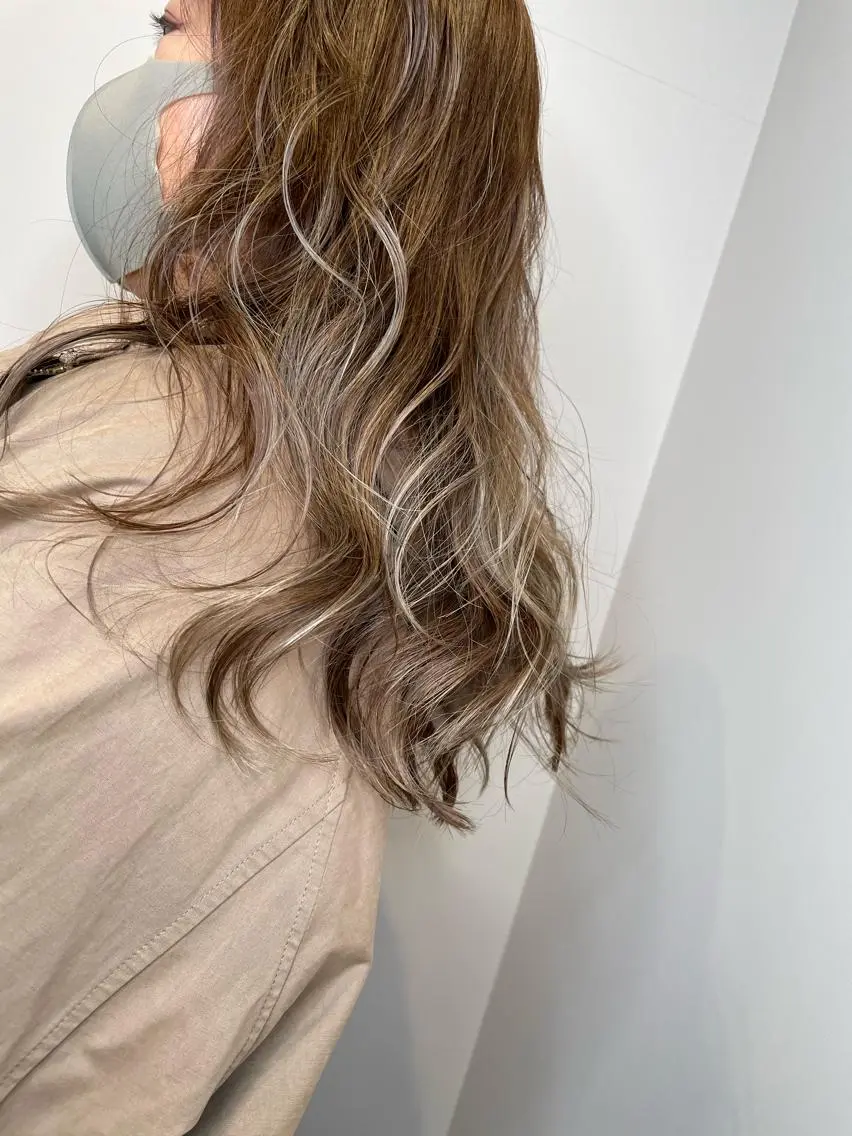 ミディアム カラー ハイライトカラー ハイライト ブリーチ👩🦳/ ✂︎MANAMIのヘアスタイル