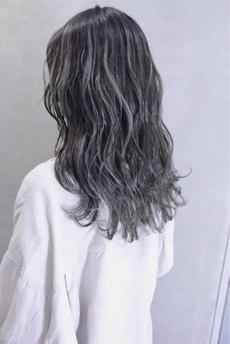 セミロング カラー ヘアアレンジ ハイライトカラー ハイライト ヘアカラー トリートメント lani ブリーチ /ダブルカラーのヘアスタイル
