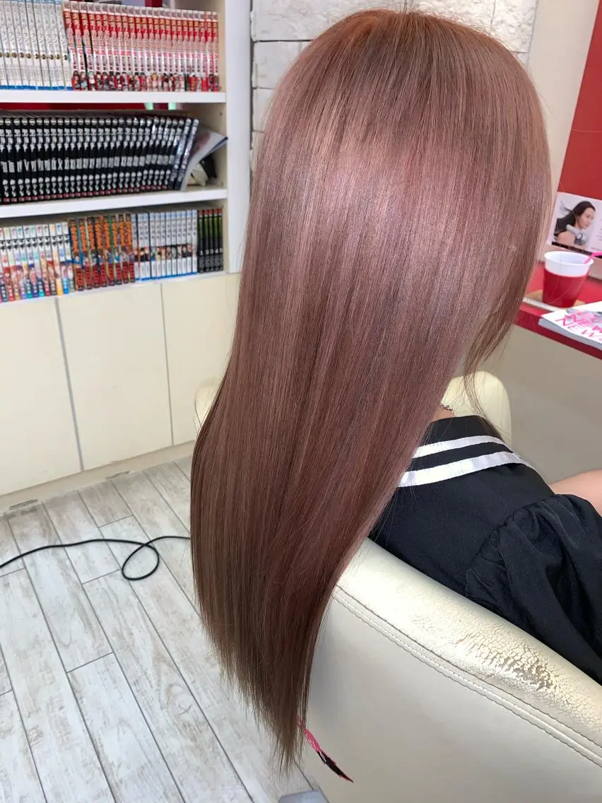 セミロング カラー ヘアアレンジ ベージュカラー ピンクカラー ピンクベージュ 今村公介 ブリーチ特化、派手髪のヘアスタイル