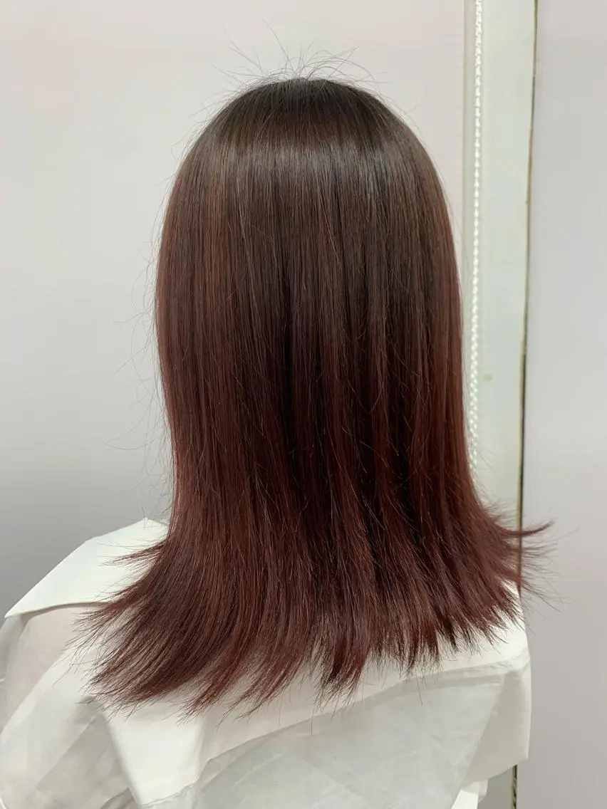 セミロング カラー オチ ハナのヘアスタイル