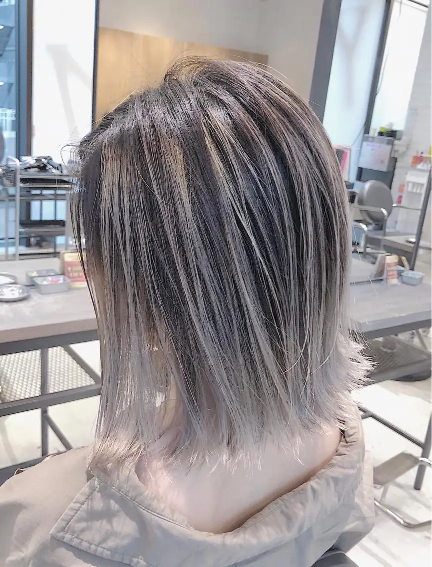 ショート カラー バレイヤージュ ブリーチ シルバー レイヤーカット ノンダメージ髪質改善 カラー💎/KURAのヘアスタイル