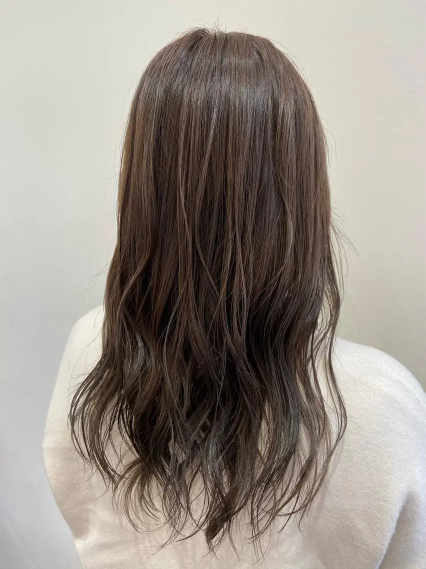 セミロング カラー グレージュ オリーブグレージュ オリーブグレー Amour なぐらのヘアスタイル