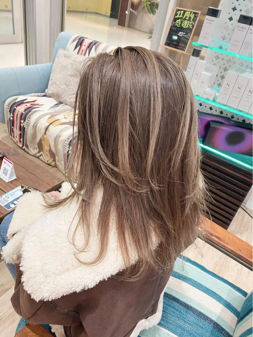 セミロング ヘアカラー まお♡レイヤーカット ×色っぽstyleのヘアスタイル