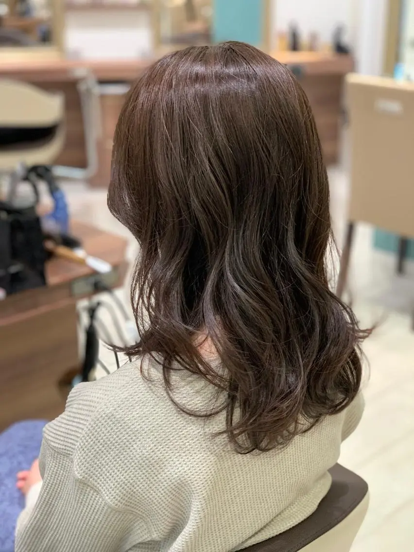 ロング カラー グレージュ イルミナカラー ヘアカラー 左藤 翔平のヘアスタイル