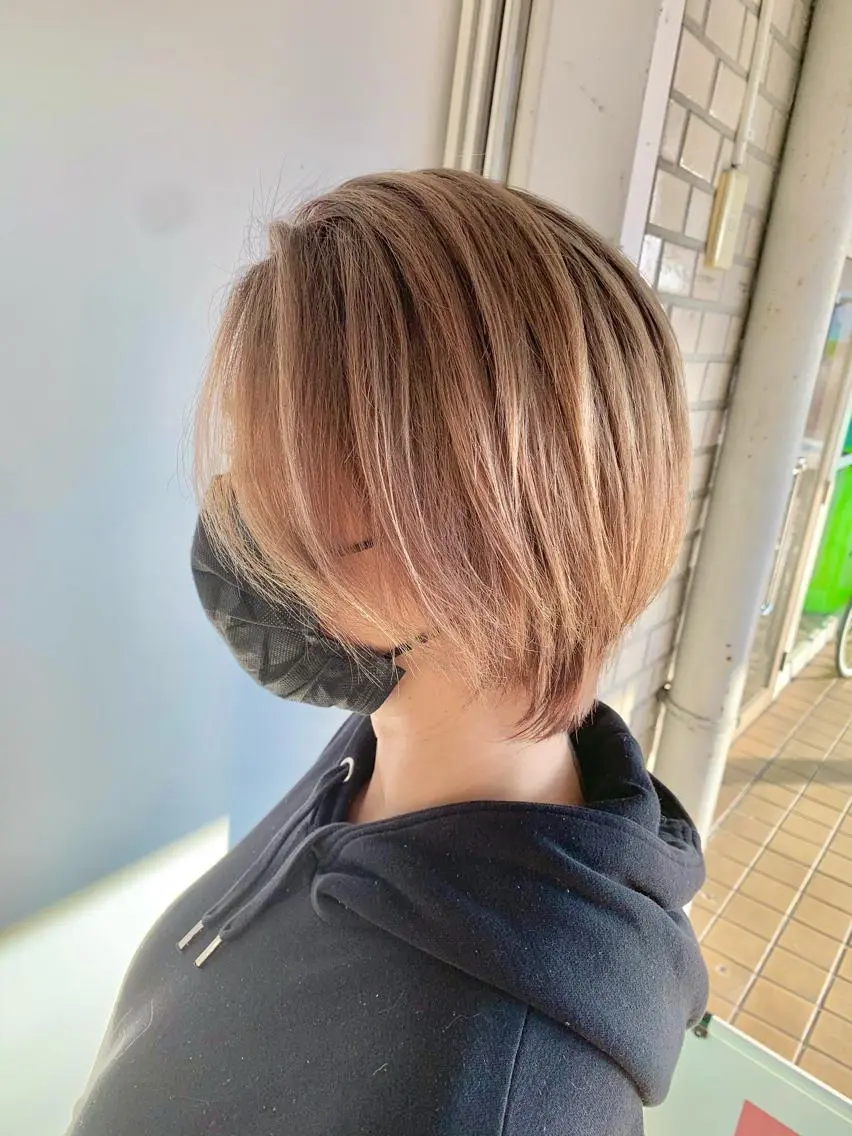 ショート カラー ベージュカラー 透明感カラー ペールベージュ 中村 靖彬のヘアスタイル