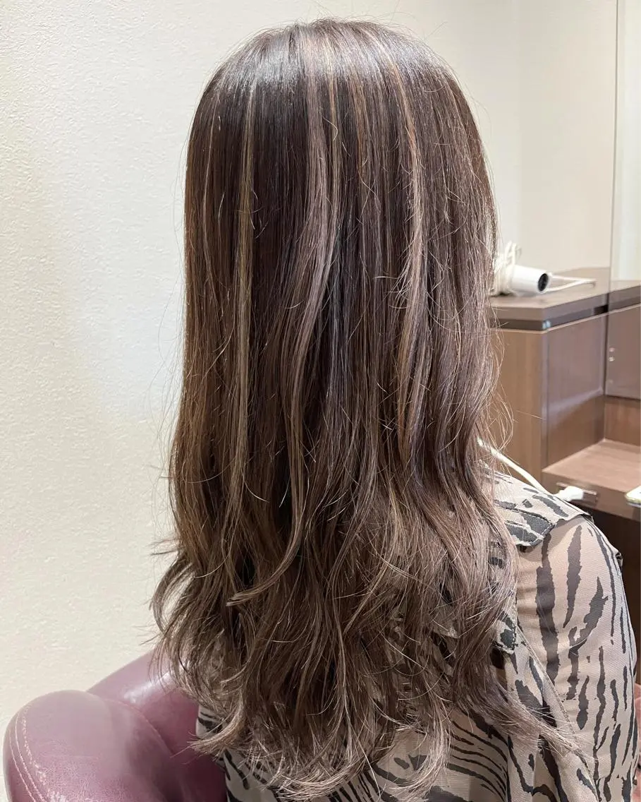 セミロング カラー グレージュ ハイライトカラー ハイライト カット ヘアカラー 松崎 崇のヘアスタイル