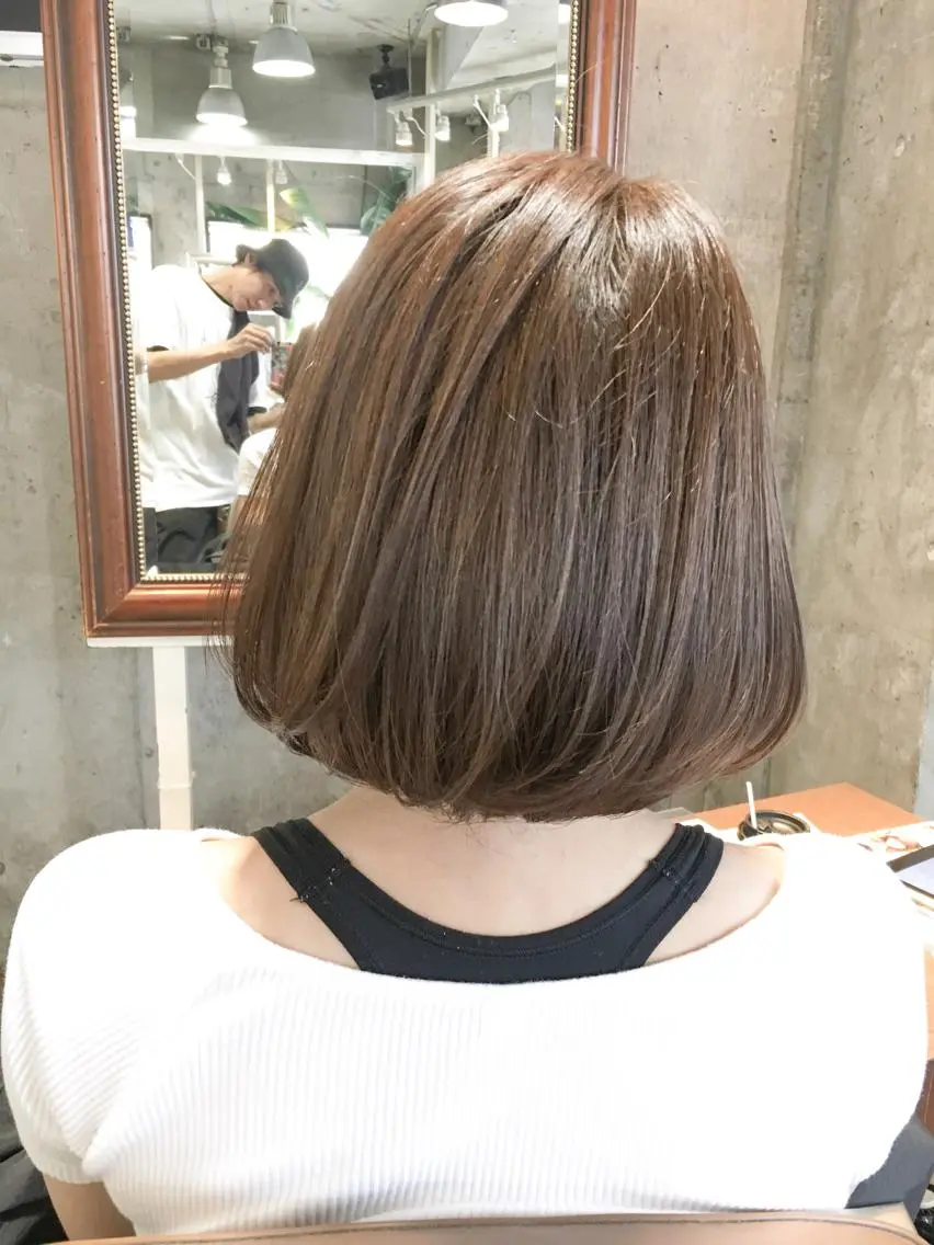 ミディアム カラー グレージュ 北條 優輝のヘアスタイル