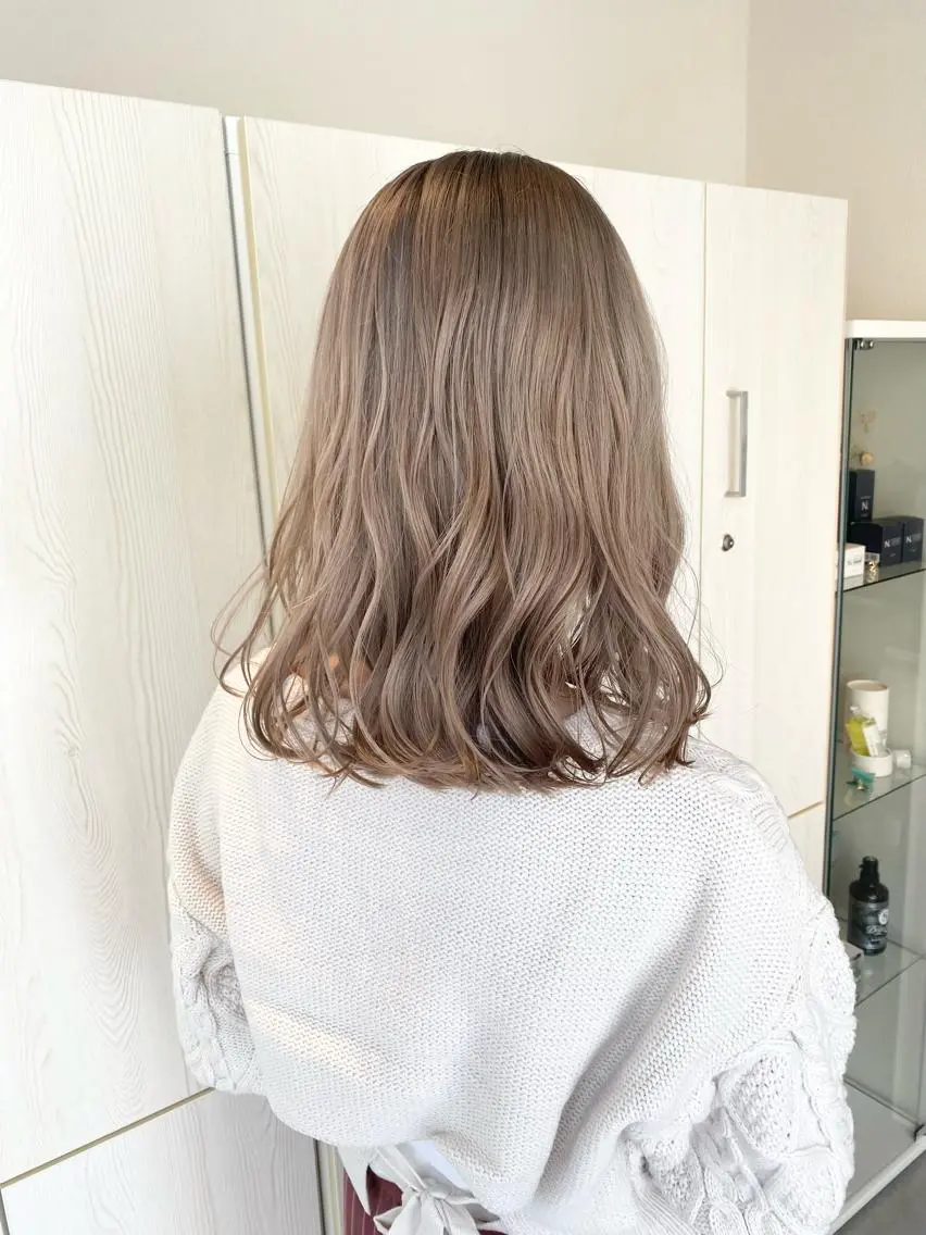 ミディアム カラー ブリーチ ハイトーン×似合わせ 🌱中川慎之介のヘアスタイル