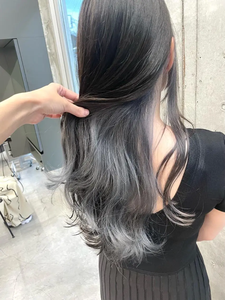 ロング カラー インナーカラー 推し ブリーチ  髪質改善のヘアスタイル