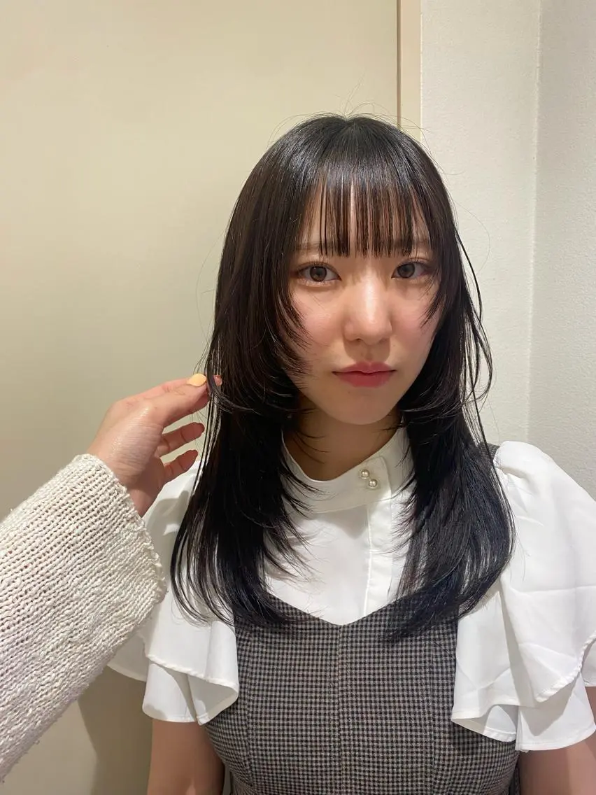 ミディアム カラー ヘアアレンジ 顔まわりレイヤー 顔周りカット レイヤーカット レイヤー🌟艶カラー 🕊まやのヘアスタイル